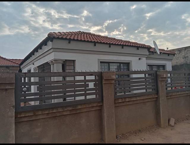 4 BEDROOM HOUSE FOR SALE IN NELLMAPIUS